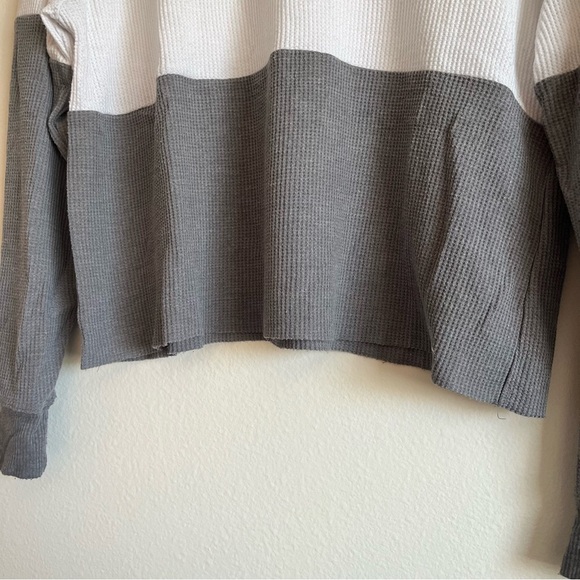 Hollister Womens Oversized Boyfriend Thermal Tee Blue Gray White Striped Crop XS - Picture 6 of 11